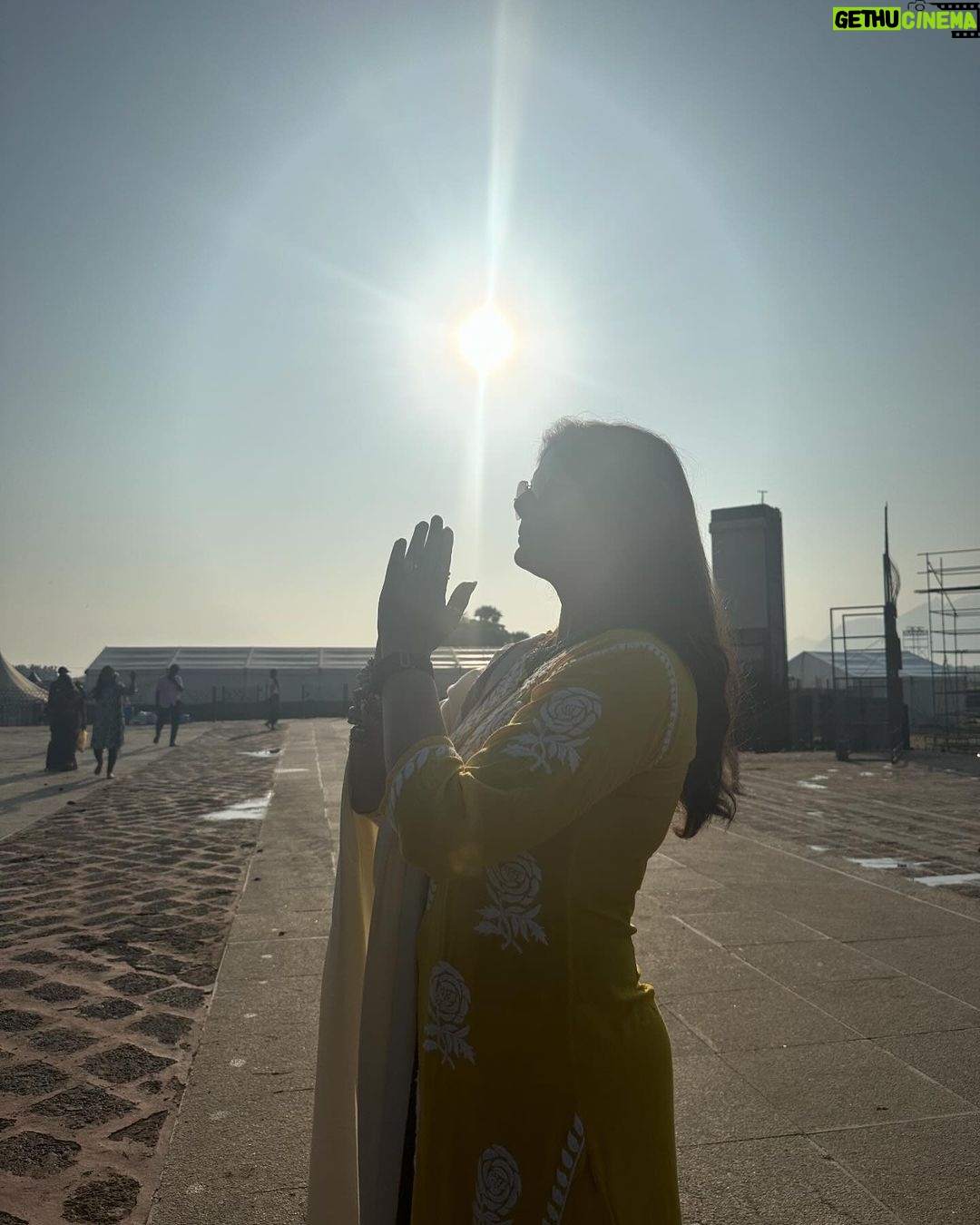 Deepshikha Nagpal Instagram - Surround yourself with people who motivate you to improve. Avoid drama, jealousy, and negativity.. . . #goodmorning #bless #happinessđź’• #smile #loveyourself #adiyogi #satguru #ishafoundation #ishayogacenter