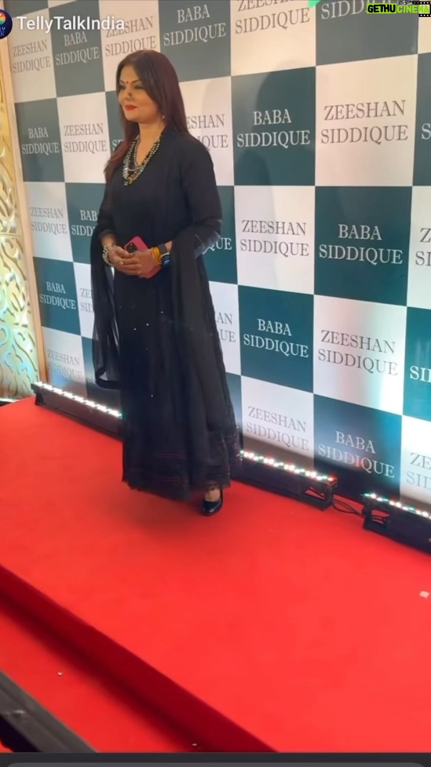 Deepshikha Nagpal Instagram - . A woman of substance does not allow circumstances to turn her into a circus. . . #attitude #blessed #positivity #vibe #iftar @babasiddiqueofficial #besthost