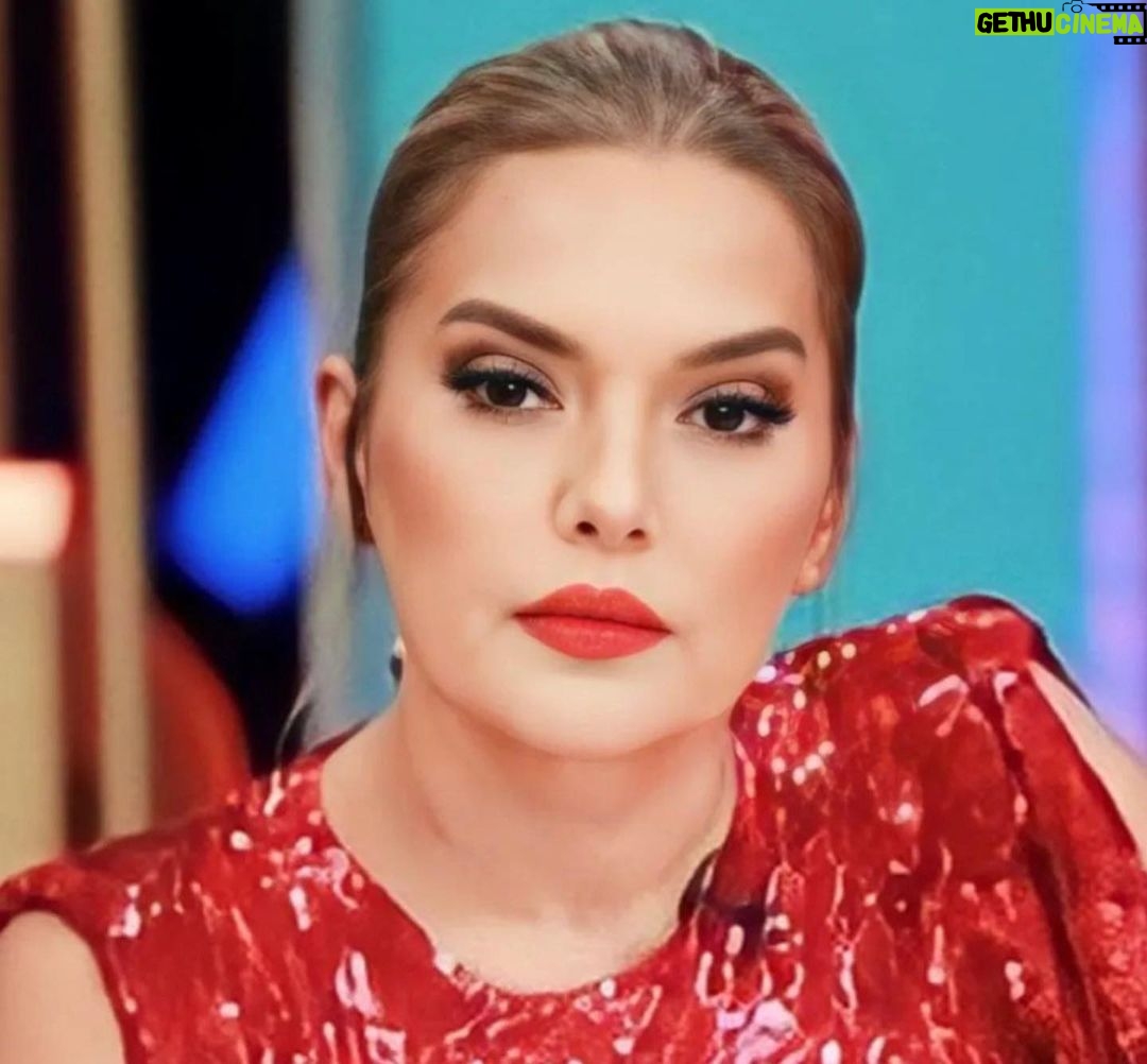 Demet Akalın Instagram - Büyük çoşkuyla kutladık bugün Cumhuriyetimizin 100. Yılını💕❤️ güzel ekibimiz 🇹🇷❤️ #100yıl @gelkonusalimtv @ferayetanyolac @jessmolhoofficial 😍