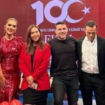 Demet Akalın Instagram – Büyük çoşkuyla kutladık bugün Cumhuriyetimizin 100. Yılını💕❤️ güzel ekibimiz 🇹🇷❤️ #100yıl @gelkonusalimtv @ferayetanyolac @jessmolhoofficial 😍