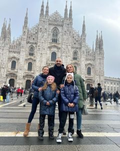 Demet Akalın Instagram - Milan ❤️🫶🏼 @denizkulunkmercan @okankurt @hirakurt2014