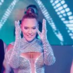 Demet Akalın Instagram - Yeni Single Çalışmamız #BanaYolla Tüm Dijital Platformlarda , Klibi İse YouTube’de Yayında! 💐 — Menajer @okankurt Yapım @dmccomtr Söz & Müzik @cansukurtcuofficial @muratyaprakofficial Düzenleme @muratyaprakofficial Mix & Mastering Barış Erol Yönetmen : @okankurt Görüntü Yönetmeni : Murat Tuncel Fotoğraflar : @safagulsoy Saç & Makyaj @anar_agakishiev Kostümler @tolgacam