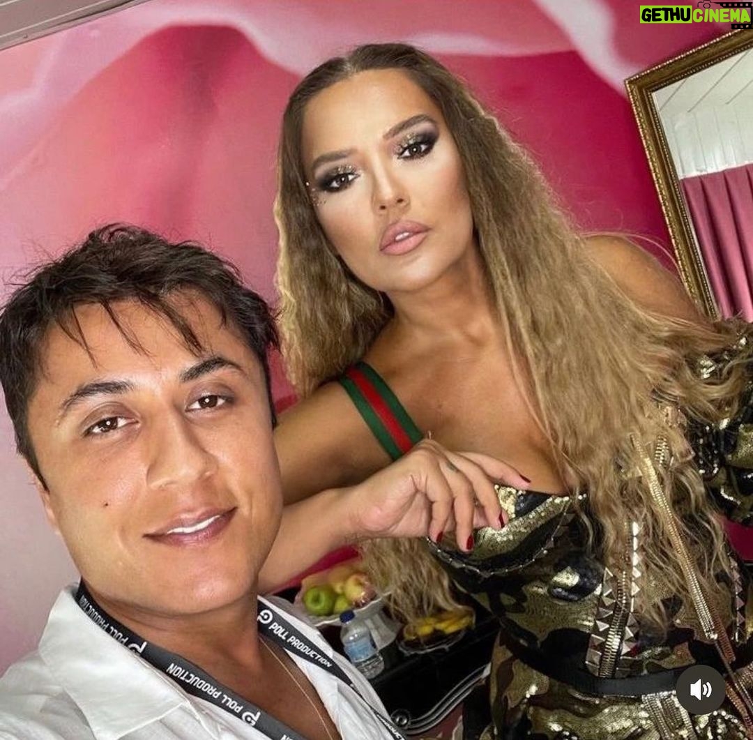 Demet Akalın Instagram - Canımmm iyiki doğdun iyiki tanımışız seni❤️❤️🥰🥰 o zaman kutlamalar için bekleniosun💃❤️🥰 @anar_agakishiev