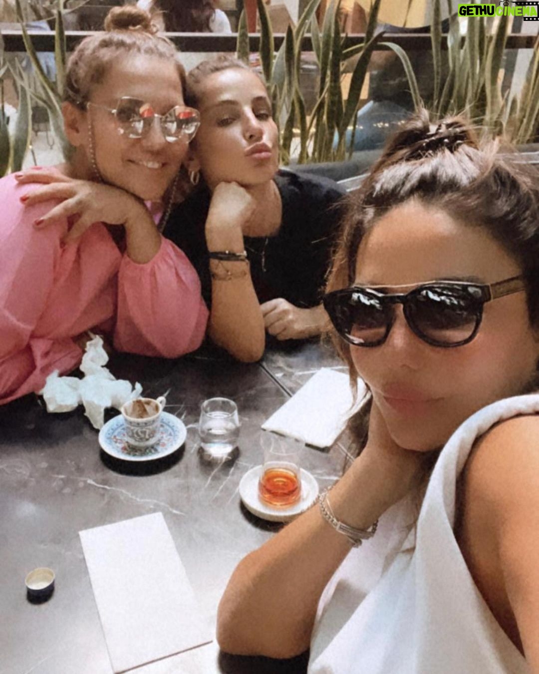 Demet Akalın Instagram - Daha nice senelerimiz olsn güzel dostum 💖💖iyiki doğduuunnn @ebruu.erbas