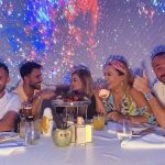 Demet Akalın Instagram - Ne güzel gece❤️💃💃🌹 @okankurt @dgncn @tony.avlar @ranabuyuk BIRDS Bodrum