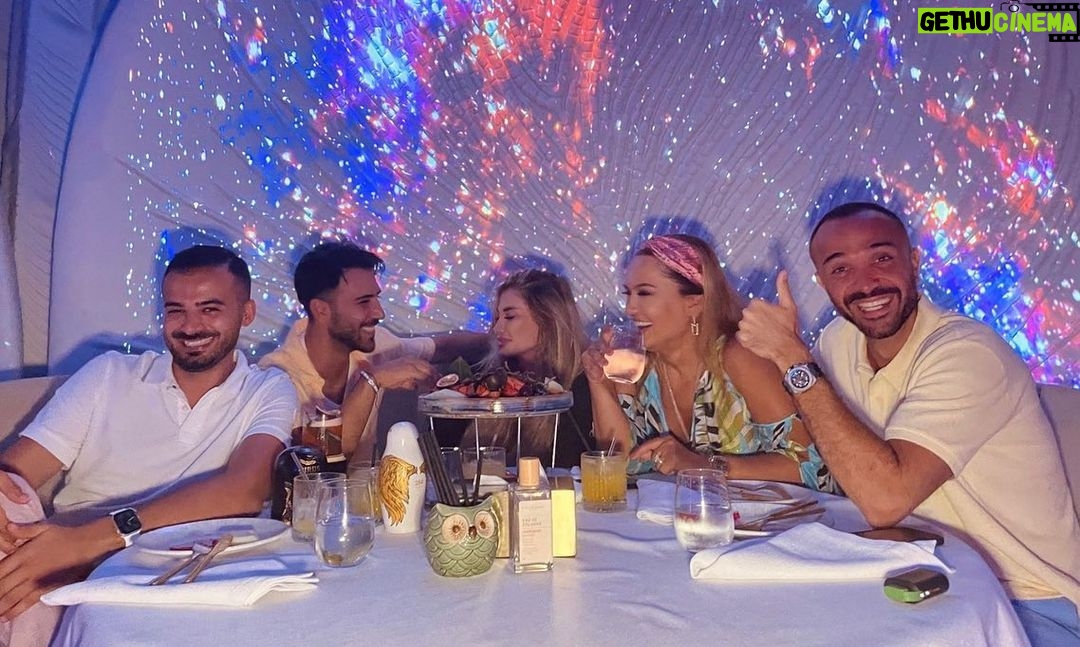 Demet Akalın Instagram - Ne güzel gece❤️💃💃🌹 @okankurt @dgncn @tony.avlar @ranabuyuk BIRDS Bodrum
