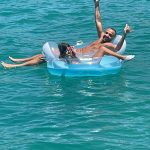 Demet Akalın Instagram - Bir baba ve bütün yaz babişkosuyla doyasıya tatil yapan bir Hira❤️teşekkler aşkım ❤️ @okankurt @hirakurt2014 Vogue Hotel Bodrum