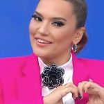 Demet Akalın Instagram – Güzel pembe hafta💕 @gelkonusalimtv