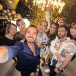 Demet Akalın Instagram - Bu güzel gece içün @sahane_cabaret Vedat abimize 🌹🌹🌹kutlamalarım tatilde olanlarla devam edecek😅😎😎