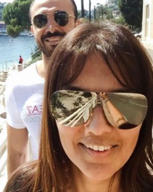 Demet Akalın Instagram - İyiki doğdun herşeyim❤️‍🔥 canım sevgilim babişkom seni ilk gördüğüm anda anladım sen dünyam olacaktın .. dahada fazlası oldun babişkomuz oldun Hiramız oldu ..iyiki varsın iyiki benimsin @okankurt ❤️‍🔥🫶🏻🌸🥰🌹❤️🧿