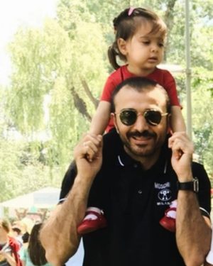 Demet Akalın Instagram - İyiki doğdun herşeyim❤️‍🔥 canım sevgilim babişkom seni ilk gördüğüm anda anladım sen dünyam olacaktın .. dahada fazlası oldun babişkomuz oldun Hiramız oldu ..iyiki varsın iyiki benimsin @okankurt ❤️‍🔥🫶🏻🌸🥰🌹❤️🧿
