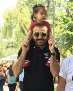 Demet Akalın Instagram - İyiki doğdun herşeyim❤️‍🔥 canım sevgilim babişkom seni ilk gördüğüm anda anladım sen dünyam olacaktın .. dahada fazlası oldun babişkomuz oldun Hiramız oldu ..iyiki varsın iyiki benimsin @okankurt ❤️‍🔥🫶🏻🌸🥰🌹❤️🧿