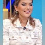 Demet Akalın Instagram – Takım @ilvi_official 🧿küpe @byyesotakicanta 🌹🧿makyaj @ozlemsagiroglumakeuphair 💓 #gelkonuşalım