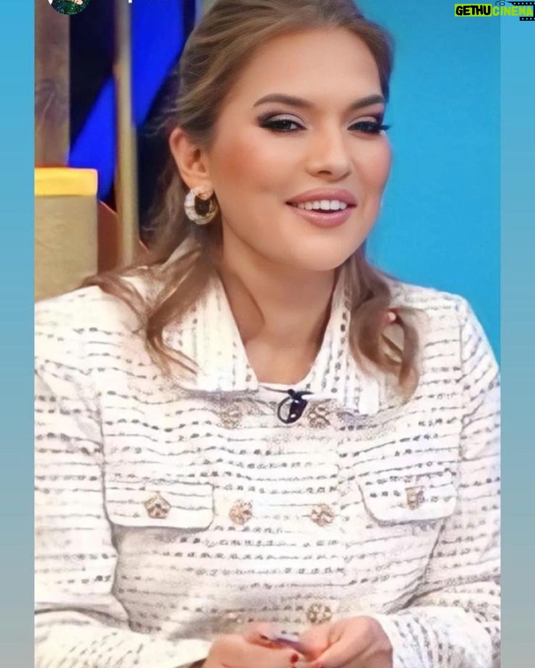 Demet Akalın Instagram - Takım @ilvi_official 🧿küpe @byyesotakicanta 🌹🧿makyaj @ozlemsagiroglumakeuphair 💓 #gelkonuşalım