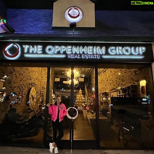 Demet Akalın Instagram - Gece nin bi yarısı bulduğum yere bak ya😩😩sizinle bütün pandemi sürecim miss gibi geçti 💕 Los Angeles, California