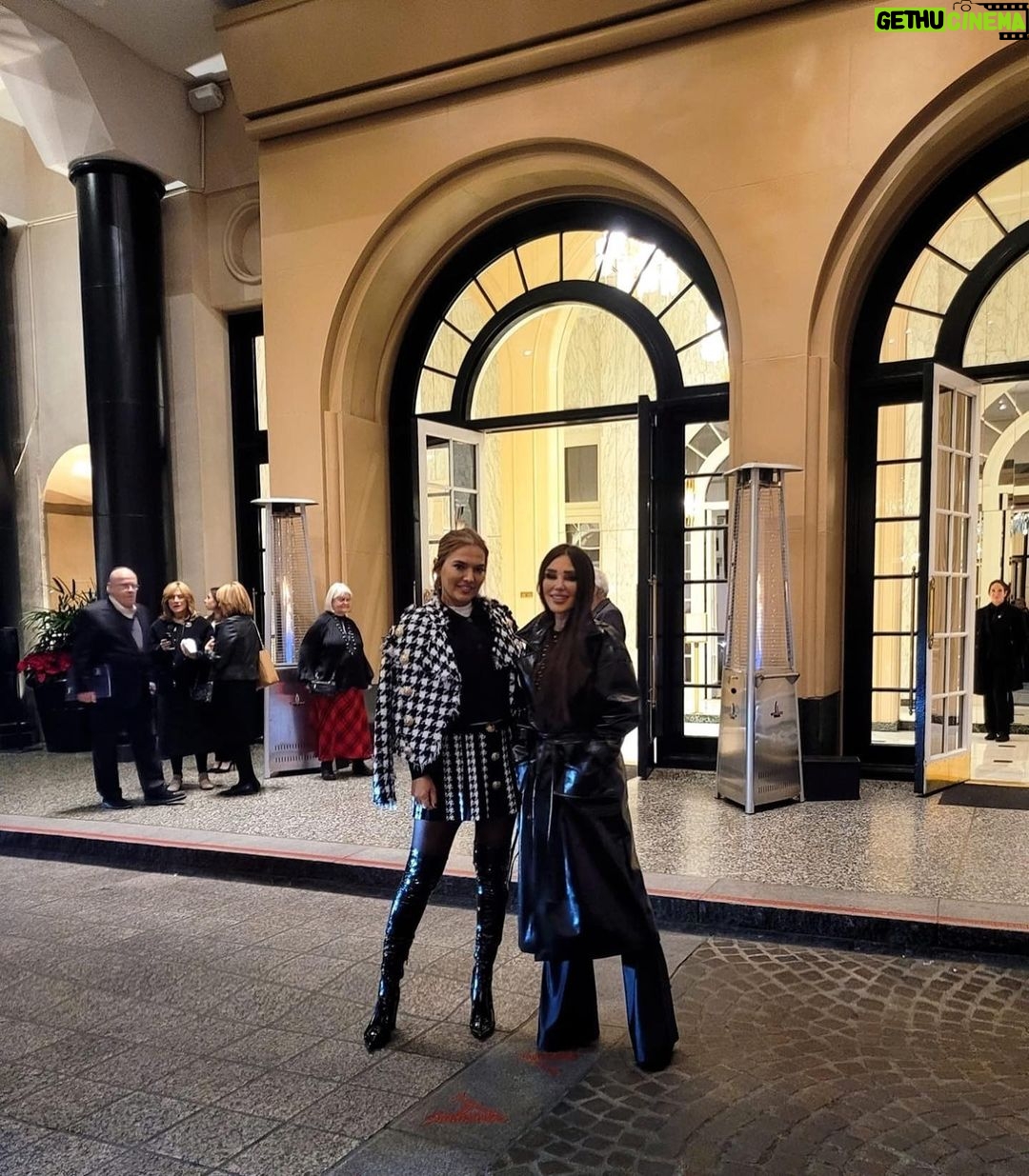 Demet Akalın Instagram - Wıth my bestıe… oldies but goldies 💫@serenserengil 💕fotoby @meralbyrm 💃🏾 Rodeo Drive