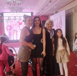 Demet Akalın Instagram - Canımın içi güzel kalpli Hira🌸iyiki bizimsin iyiki doğdun annem❤️‍🔥 @hirakurt2014