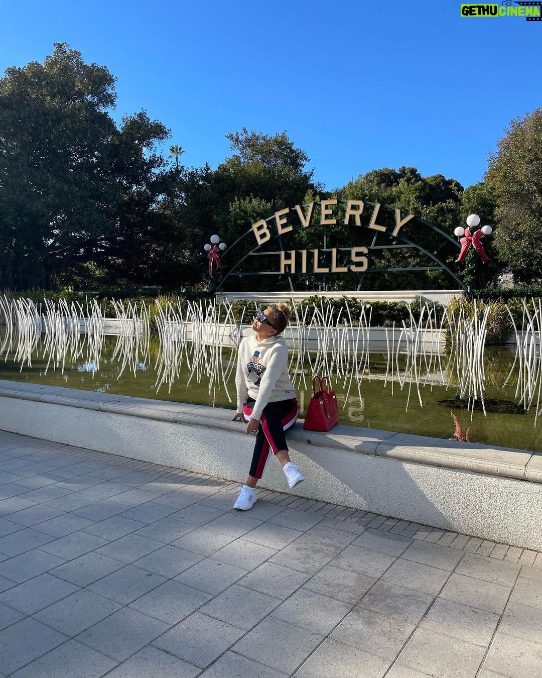 Demet Akalın Instagram - Kısa küçük güzel tatil bitti eve dönüş💫💫💫 Los Angeles, California