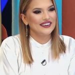 Demet Akalın Instagram – Bu haftabaşı saçlarımı kesti Anar❤️ filtre shop yok arkadaşlar💕💕adamın makyajı bu @anar_agakishiev ❤️🧿🫶