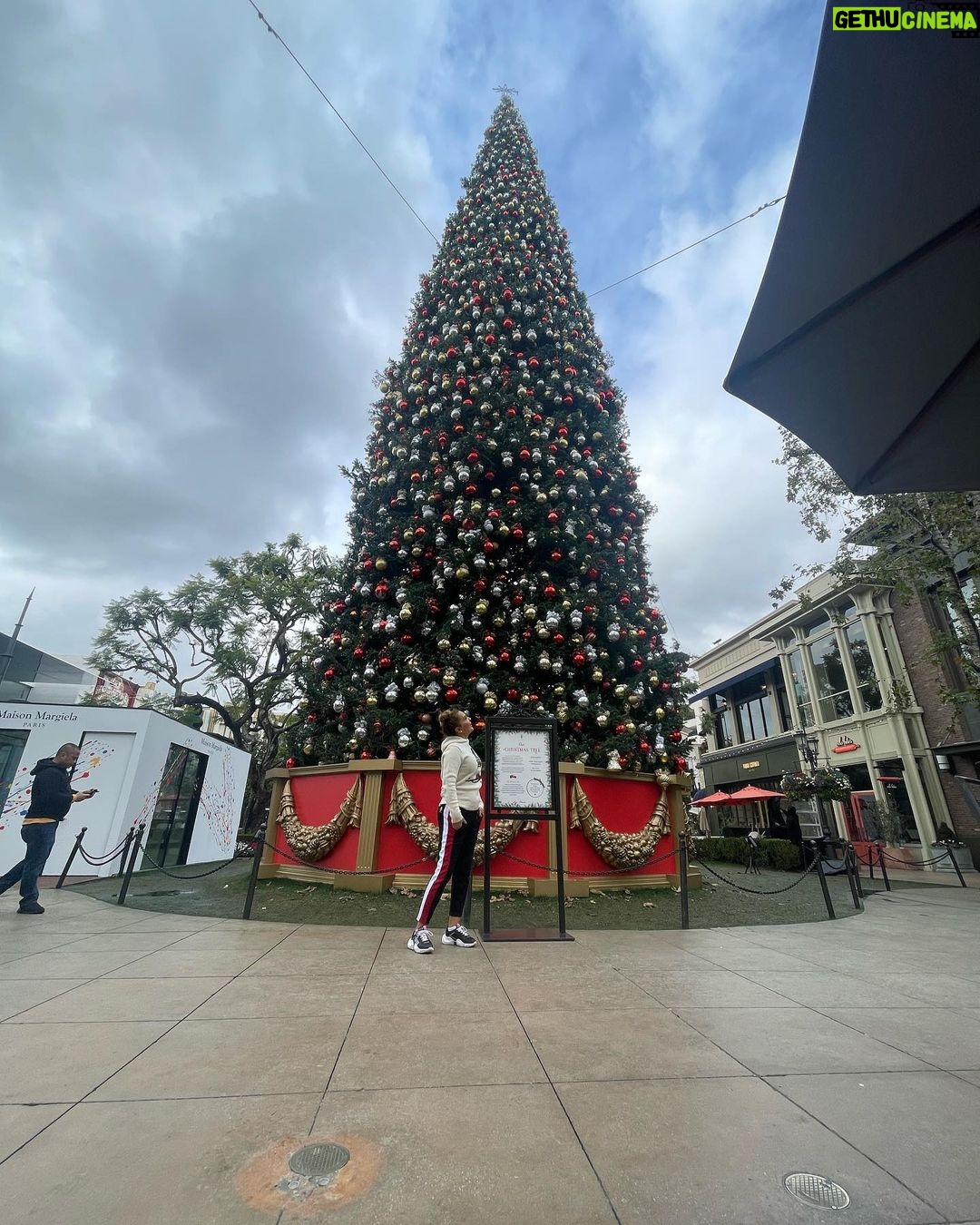 Demet Akalın Instagram - Kısa küçük güzel tatil bitti eve dönüş💫💫💫 Los Angeles, California