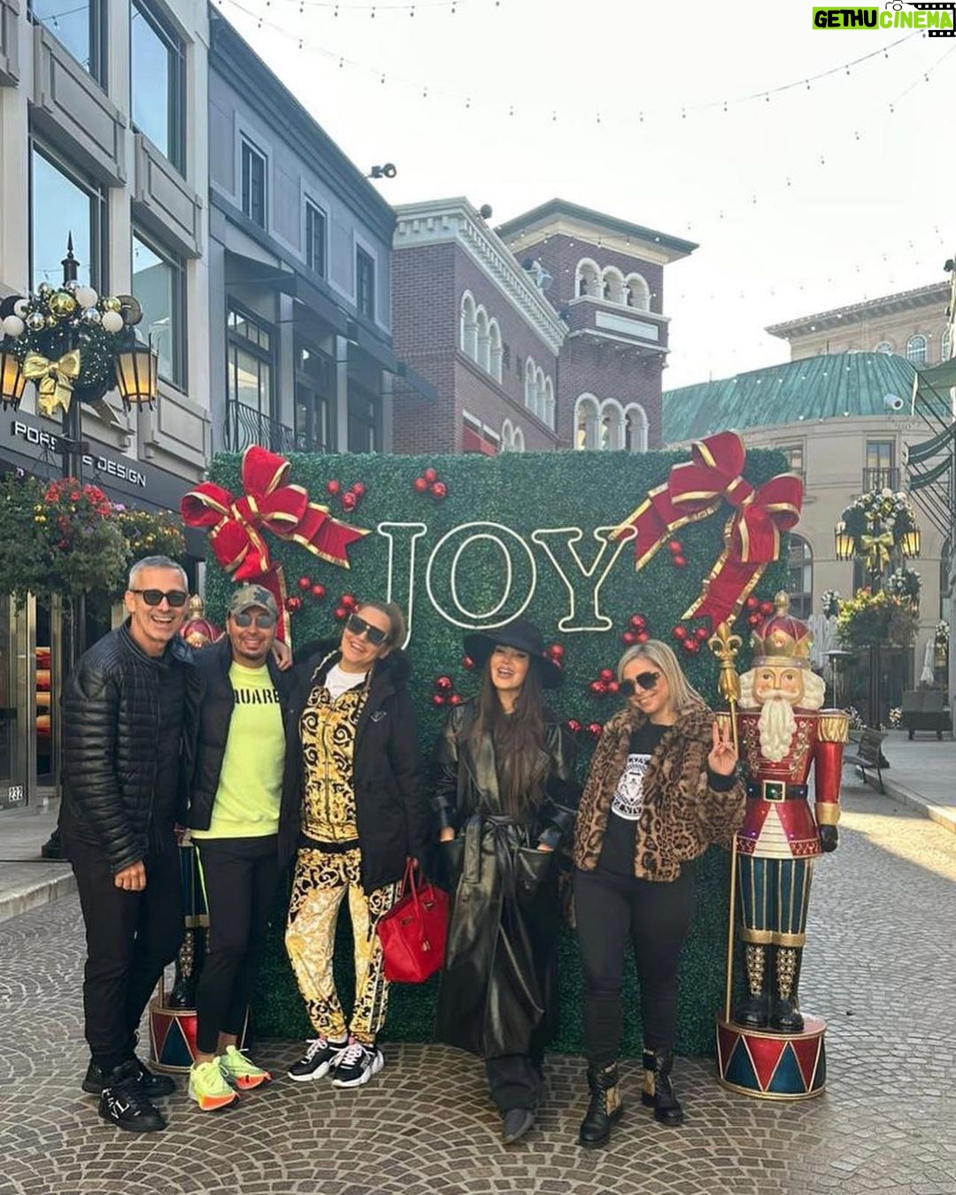 Demet Akalın Instagram - 💫💫💫Yenıyılda daha çok gezmek ümidiyle🤩 Los Angeles, California