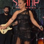 Demet Akalın Instagram - Sahne💃🏾🔥kostüm @tolgacam 🔥🔥💐saç&makyj @ozlemsagiroglumakeuphair 💃🏾💃🏾 Sahne İstanbul