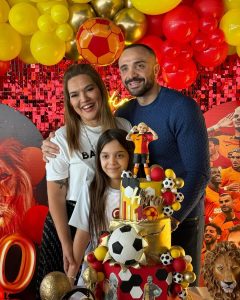 Demet Akalın Instagram - ❤️🧿 @hirakurt2014 @okankurt babişko ❤️🧿