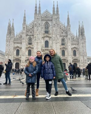 Demet Akalın Instagram - Milan ❤️🫶🏼 @denizkulunkmercan @okankurt @hirakurt2014