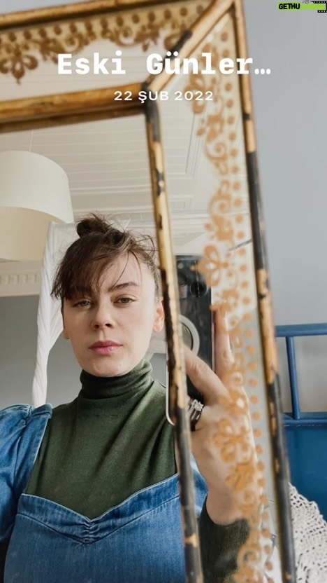 Demet Evgar Instagram - Çekip çekip paylaşmadığım bir sürü serilerden yalnızca biri. 😄 🙈 Mavi karnımda 3,5 aylık🦋