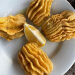 Demet Evgar Instagram - Güzel gün, yeşil Bursa ve 3. 4. 5. Fotolardaki güzel aile ve restoranları ( Gölyazı köyüne girince, kiliseyi geçin solda , teras manzaralı) ve şahane yemekleri çok teşekkürler. . (Kuşların şovuyla sona eren gün ise , gün gibi gündür) 💙 Apolyont Island