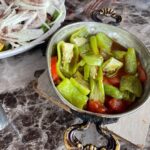 Demet Evgar Instagram - Güzel gün, yeşil Bursa ve 3. 4. 5. Fotolardaki güzel aile ve restoranları ( Gölyazı köyüne girince, kiliseyi geçin solda , teras manzaralı) ve şahane yemekleri çok teşekkürler. . (Kuşların şovuyla sona eren gün ise , gün gibi gündür) 💙 Apolyont Island