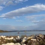 Demet Evgar Instagram - Güzel gün, yeşil Bursa ve 3. 4. 5. Fotolardaki güzel aile ve restoranları ( Gölyazı köyüne girince, kiliseyi geçin solda , teras manzaralı) ve şahane yemekleri çok teşekkürler. . (Kuşların şovuyla sona eren gün ise , gün gibi gündür) 💙 Apolyont Island