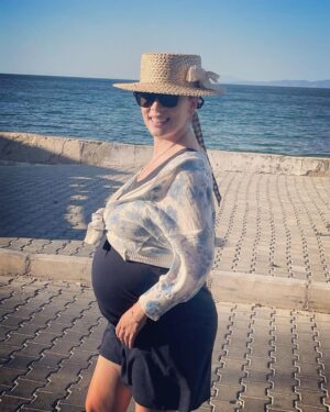 Demet Evgar Instagram - 💙🌈🌀💎🙏🏻
