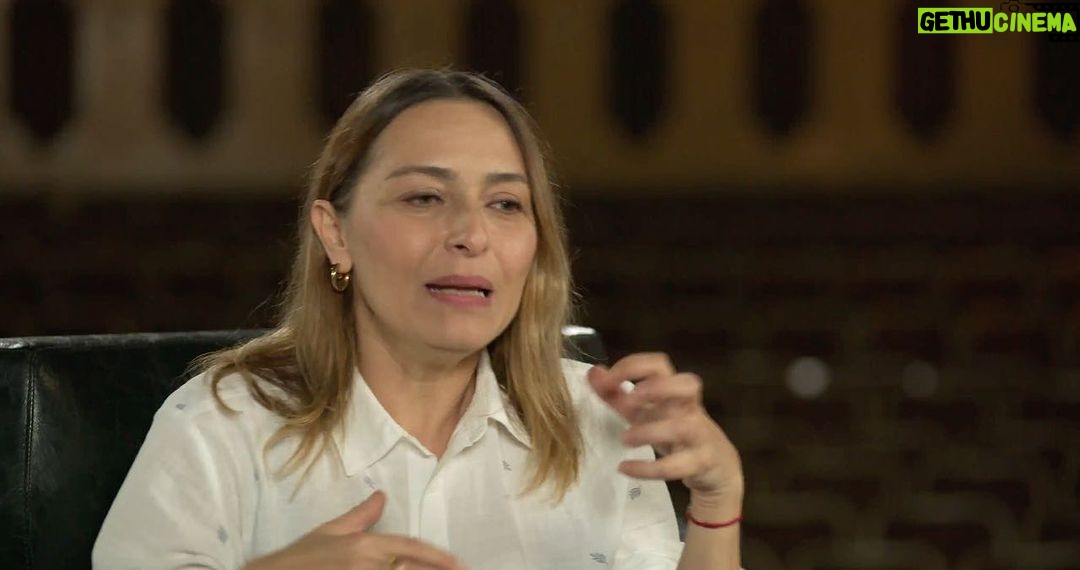 Demet Evgar Instagram - Yıldız hocamızın belgeseli @selcukmetin yönetimi, @zeynepmirac senaryosu @enkasanat ın desteği , sevgili Dikmen Gürün hocamız ve @denizyb katkılarıyla seyirciyle buluşacak. 20 Haziran’da Enka’ da prömiyer 🙏🏻💙 #yıldızkenter