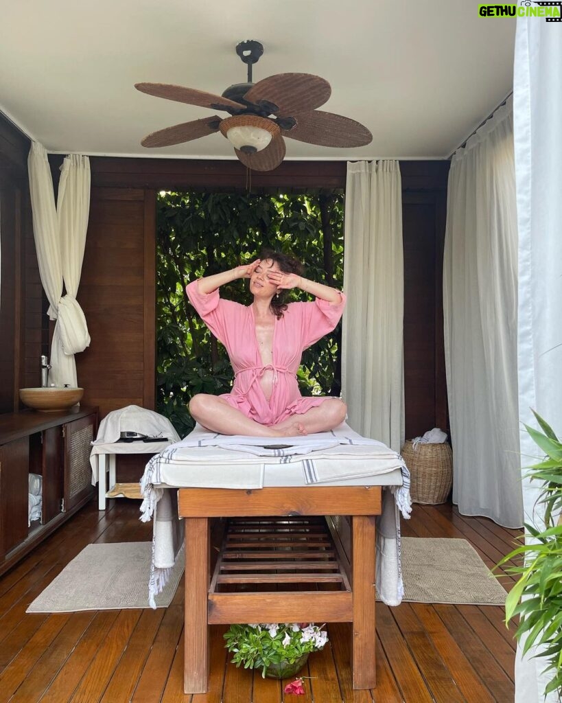 Demet Evgar Instagram - 🌸💎🌸 What can be in the a detoxcenter better than a perfect massage 🙏🏻🌀 @thelifeco