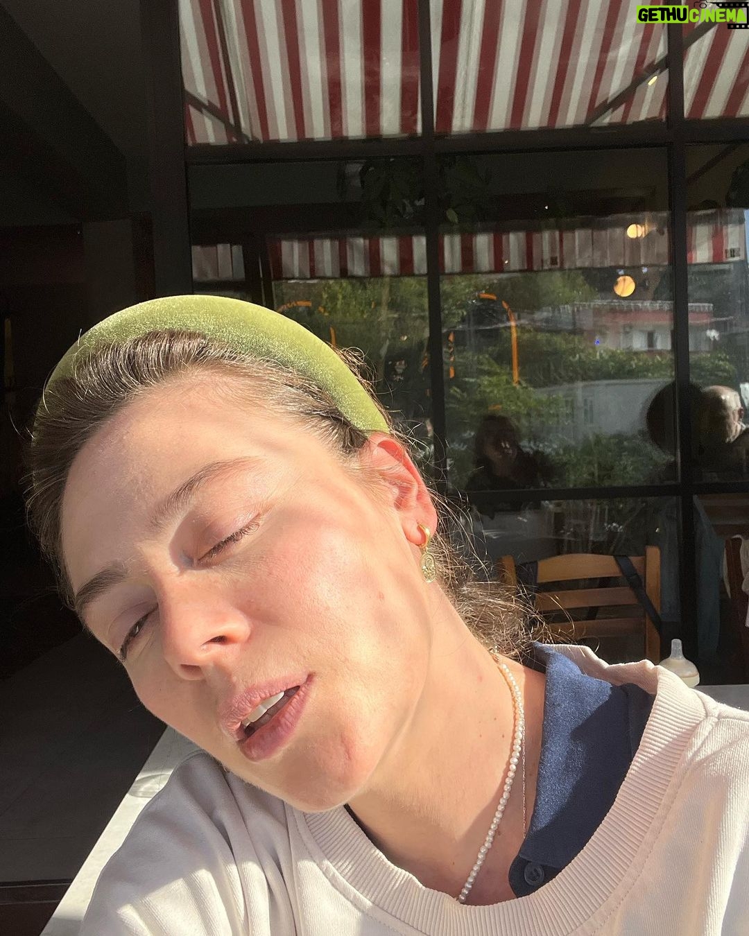 Demet Evgar Instagram - What a social day 🌀 🌈 Sunday brunch 🍳 @birebirgastro_art