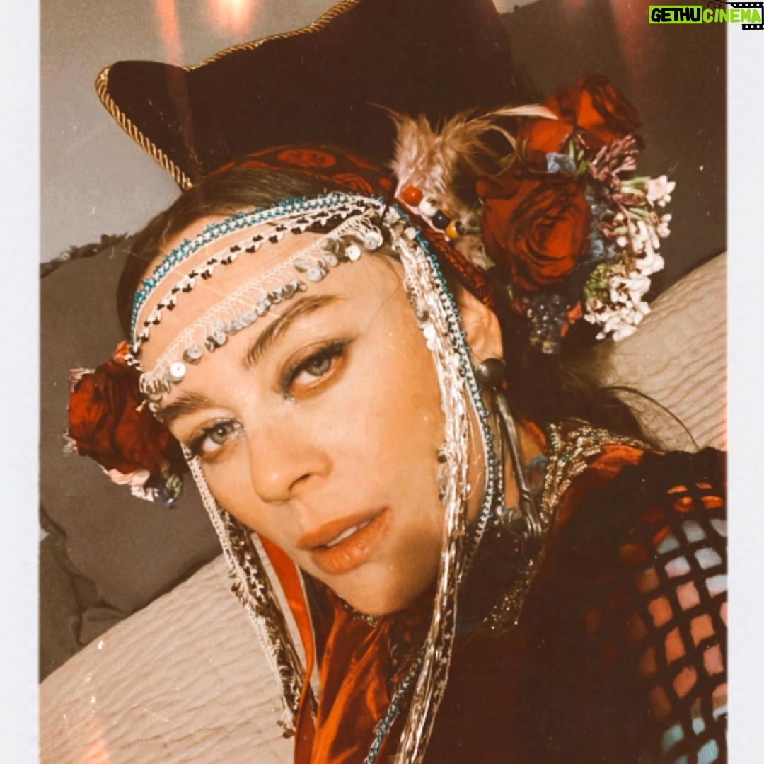 Demet Evgar Instagram - ๐น๐ธ๐บ๐ท๐๐ชท๐ป๐ผ๐น รiรงeklenelim ๐๐งฟ๐ #tbt