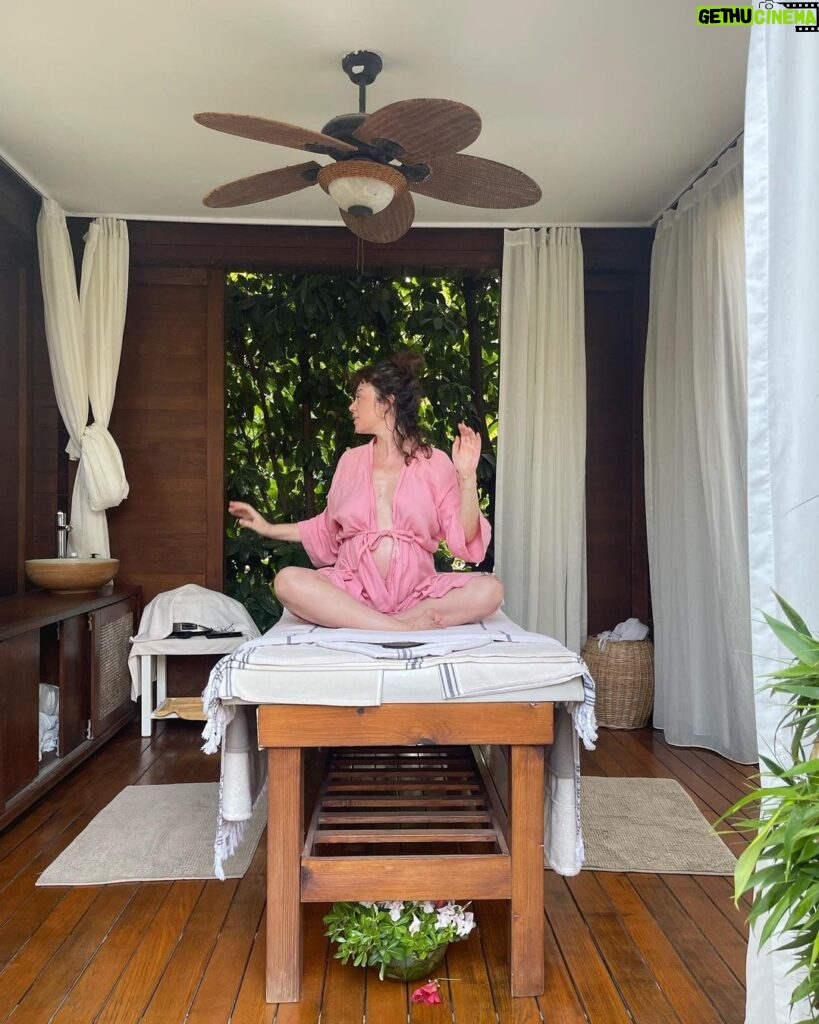 Demet Evgar Instagram - 🌸💎🌸 What can be in the a detoxcenter better than a perfect massage 🙏🏻🌀 @thelifeco