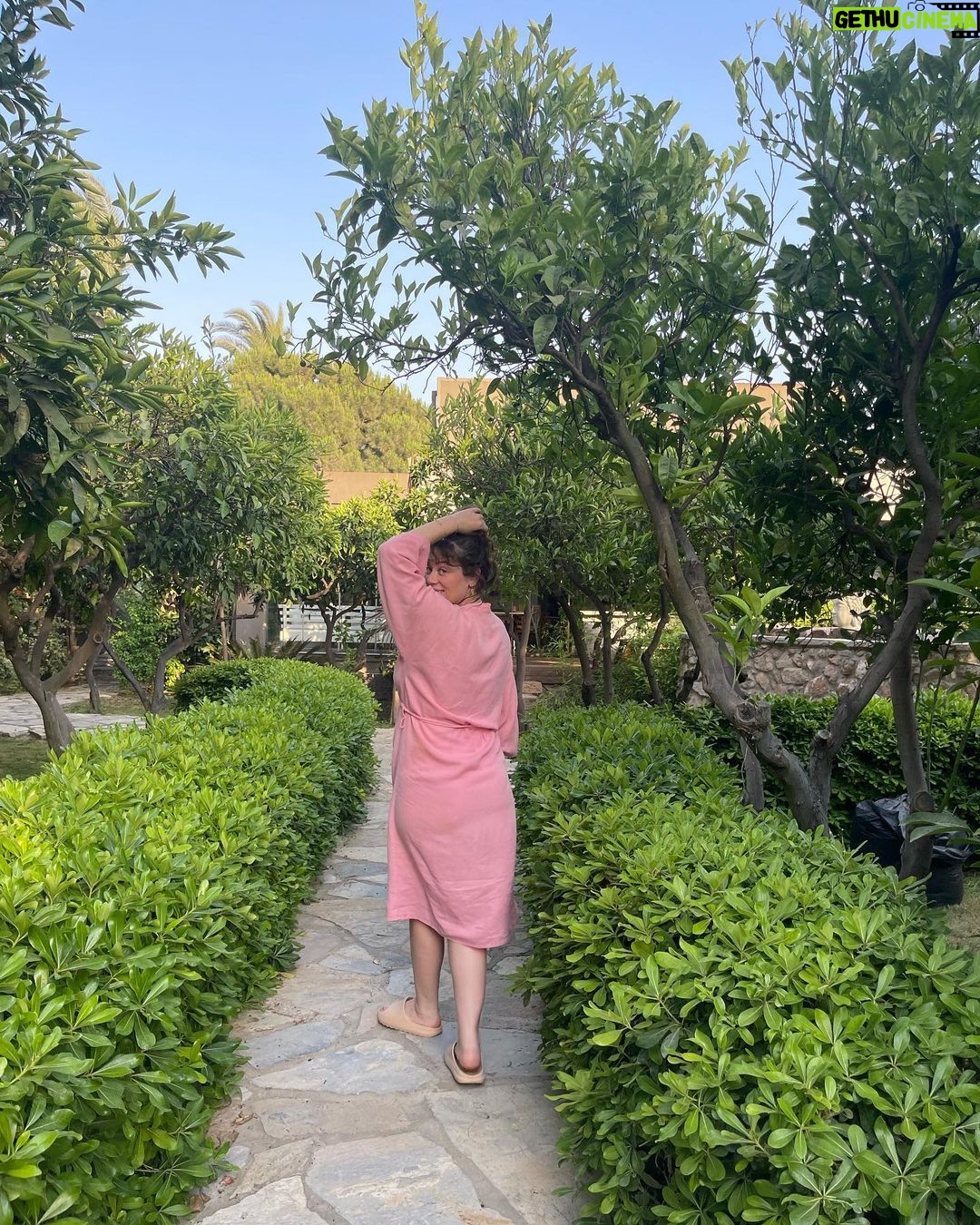 Demet Evgar Instagram - πΈππΈ What can be in the a detoxcenter better than a perfect massage ππ»π @thelifeco