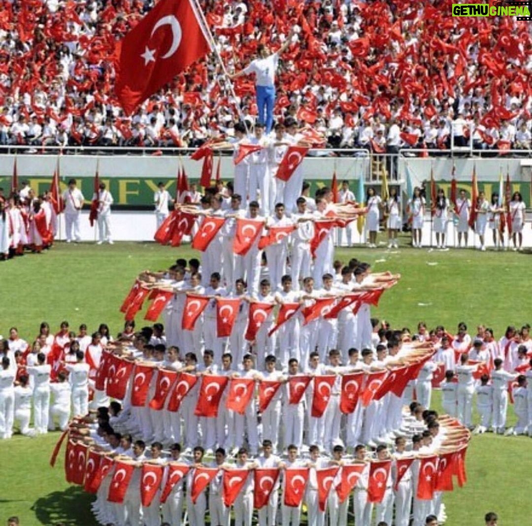 Demet Evgar Instagram - #19mayısatatürküanmagençlikvesporbayramı kutlu olsun…