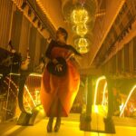Demet Evgar Instagram – @iksv_istanbul un daveti @cahidepalazzo nun ev sahipliğinde ve muhteşem #taşkınsabah orkestrasıyla şahane bir #zekimüren  gecesiydi. Sevgili arkadaşım #serkankeskin le @enistesigelmis sahnede birlikteydik. Bu gecede giydiğim @hm imzalı elbisemin beni çok mutlu eden özelliklerini paylaşmak istiyorum. 🌈💎💘H&M’in sürdürülebilirlik girişimi “Innovation Stories“in beşinci serisi “The Innovation Story Cherish Waste” koleksiyonu, 21 Nisan’dan itibaren Türkiye’de sadece hm.com’da satışa sunulacak. 

 %100 geri dönüştürülmüş polyesterden ; plastik içermeyen ve bitki liflerinden, el çantam da, geri dönüştürülmüş plastikten tasarlandı.
Duyarlılığı için @hm ‘e çok teşekkür ediyorum. 💞ve #HMInnovation (Eve  gelince de elbiseyi çıkarmak istemeyip, elbiseme yakıştığını düşündüğüm bacak kaldırma pozumla olan fotoğraflarım da şurada dursun🙈)