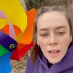 Demet Evgar Instagram – Herkes için yaşanabilir adil ve refah bir toplum ancak kadının güçlenmesi ve toplumsal cinsiyet eşitliği ile, kadının güçlenmesi de önce kadının sesinin duyulmasıyla mümkün. #BenKadınım hashtagi ile sen de sesini duyur!

#BenKadınım kadınlara yönelik şiddete karşıyım, 
#BenKadınım öldürülmek istemiyorum,
#BenKadınım haklarımın savunucusuyum, 
#BenKadınım gücümün farkındayım,
#BenKadınım eşit işe, eşit ücret hakkım,
#BenKadınım ihtiyaçlarıma yönelik hizmetlere erişmek istiyorum,
#Benkadınım ayrımcılığa uğramak istemiyorum,

#BenKadınım FARKINDAYIM, DEĞİŞİYORUM VE DEĞİŞTİRİYORUM.