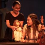 Demet Evgar Instagram - Büyük usta Afrodit’ le sahneyi paylaşmak büyük bir onurdu benim için .Zeus’ a , Hephaistos’ a, Prometheus ve nicelerine teşekkürlerimle. Pandora olmak çok heyecan vericiydi. Pandora’nın merakına , cesaretine , umuduna selam olsun 💙Ah Pandora ah Pandora 🪐🌀 #pandoranınkutusu @anuskaninatolyesi