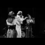 Demet Evgar Instagram – Konserden inciler. 🖤🤍🎼🎶🎵 “ Kadın Eli Değmiş Şarkılar” Canım  @edzeali nin gözünden 🤍