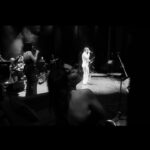 Demet Evgar Instagram – Konserden inciler. 🖤🤍🎼🎶🎵 “ Kadın Eli Değmiş Şarkılar” Canım  @edzeali nin gözünden 🤍