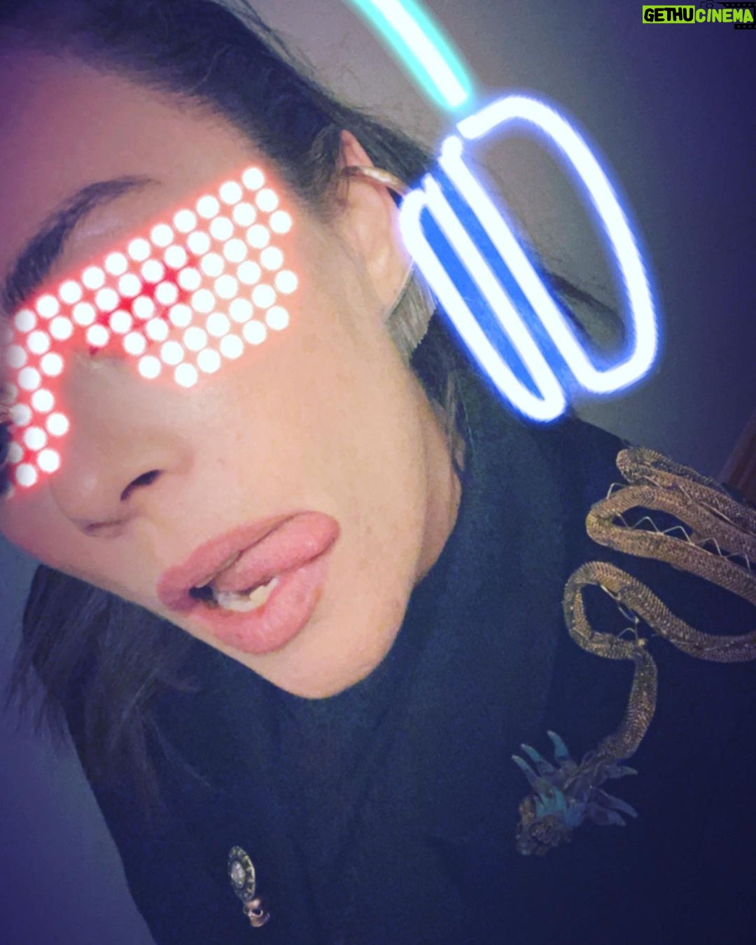 Demet Evgar Instagram - Ejderhalara inanıyorum 😎