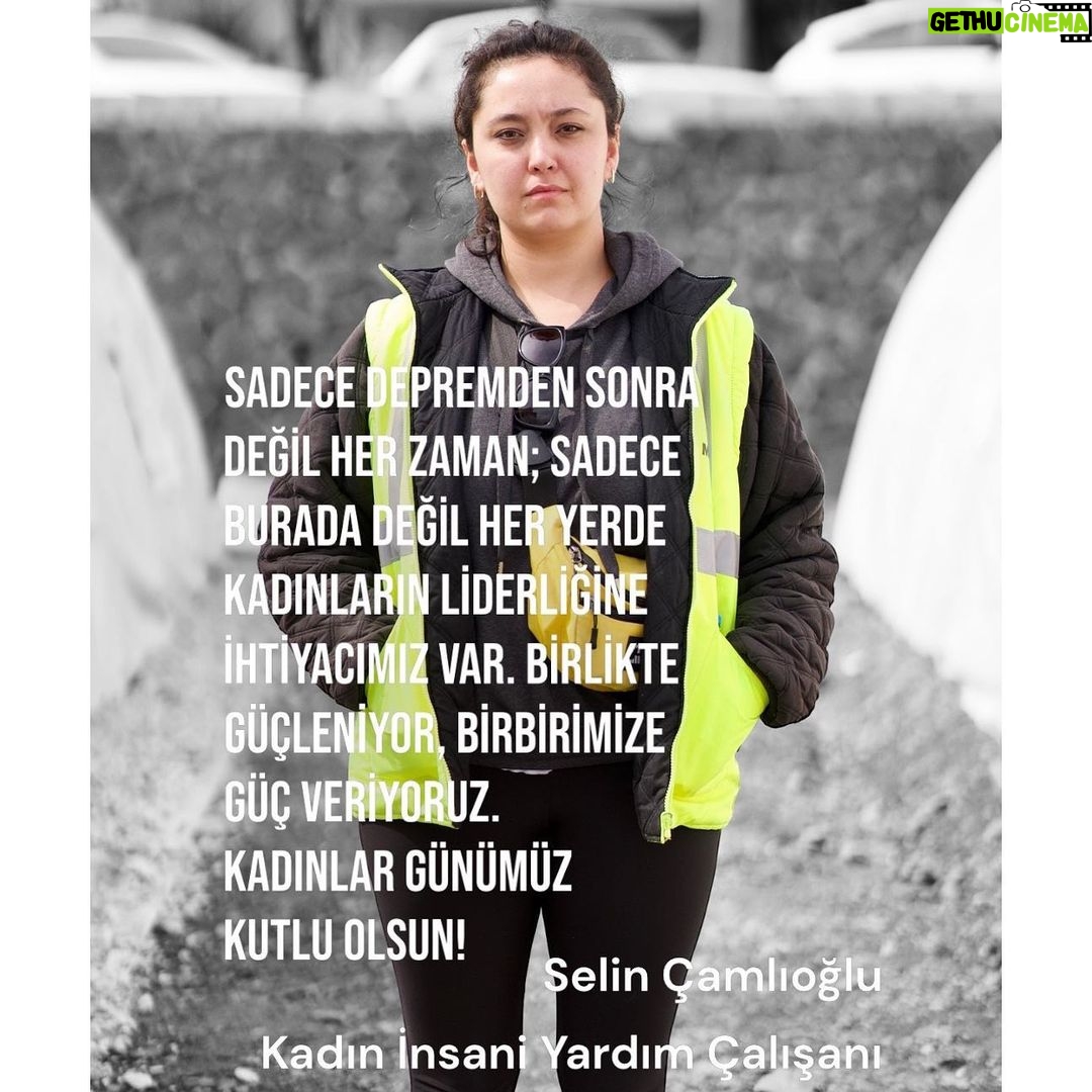Demet Evgar Instagram - Selin ve diğer kadın insani yardım çalışanları, kadınların ve kız çocuklarının farklılaşan ihtiyaçlarını karşılamak için çalışıyorlar. #IWD2023 #InternationalWomensDay #UNWomenTürkiye Selin and other women humanitarian workers are in the field to support the different needs of women and girls. @sgdd_asam @mudemtr 📷 UN Women/İlkin Eskipehlivan.