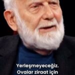 Demet Evgar Instagram – Dinlemeye doyamıyorum. #Repost @fikriyat 
#SadettinÖkten uyarıyor: “Dağlar arza çakılan çivilerdir”

Ülkemizde yüzyılın afetini yaşadığımız, Kahramanmaraş merkezli depremlerin yası içindeyken sosyal medyada Sadettin Ökten hocanın dilinden bir cümle önümüze düşüyor: “Ovalara yerleşmeyeceğiz. Dağlara, yamaçlara çıkacağız.” Medeniyet üzerine çalışan ve kalem oynatan Ökten, Osmanlı bakiyesinin ülkemizdeki son temsilcilerinden olarak bir ilahi kelamı şöyle hatırlatıyor bize; “Dağlar, arza çakılan çivilerdir…”