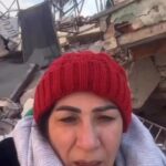 Demet Evgar Instagram - Bu güvenlik sorununu devlet çözmeyecek te kim çözecek. Bu acziyeti hak etmiyor bu memleket #Repost @aylinsatunolsun with @use.repost ・・・ Sevgili dostum Yaprak Yapsan baba toprağı Hatayda 20 yakınını kaybetti. Acısını tahayyül etmek imkansız ama şu anda çok ciddi bir konuya dikkat çekiyor. Hatay merkezde güvenlik yok, yağmacılık diz boyu, yakınlarını kaybettiler ama onları enkqzdan çıkarıp son görevlerini bile yapamıyorlar. Lütfen güvenlik kuvvetleri bu haykırışa kulak versin lütfen 🙏🙏🙏