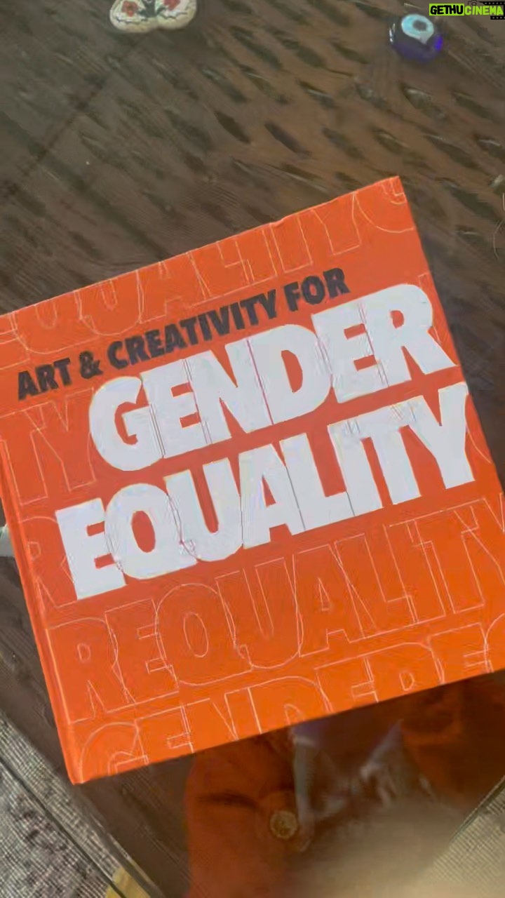 Demet Evgar Instagram - @unwomenturkey nin ve emeği geçen herkesin eline sağlık. Çok etkili bir hafıza yaratmış . #benkadınım #genderequality #toplumsalcinsiyeteşitliği 🧡💙
